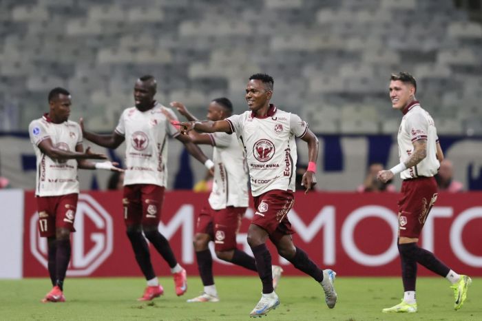Orejuela comemora gol do Mushuc Runa sobre o Cruzeiro, no Mineirão, pela Sul-Americana