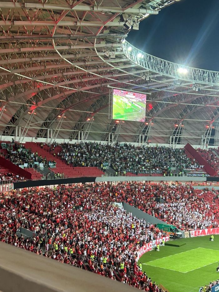 Torcida do Atlético Nacional presente no Beira-Rio