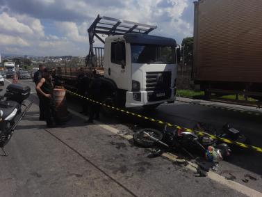 Dupla é presa ao fugir de guardas e causar acidente na av. Cristiano Machado, em BH