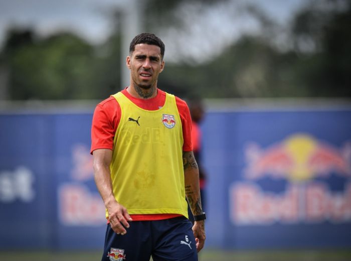 Gabriel durante treinamento do Bragantino