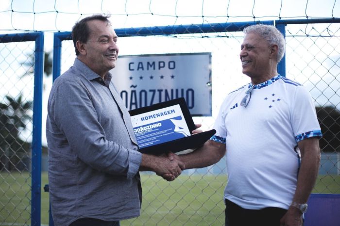 Veja fotos da homenagem do Cruzeiro a Joãozinho na Toca da Raposa I