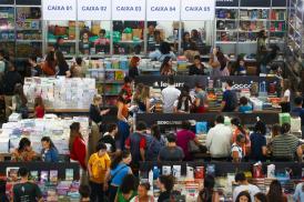 Primeiro dia da Bienal Mineira do Livro levou multidão de leitores ao Centerminas Expo, em Belo Horizonte