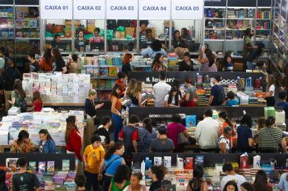 Primeiro dia da Bienal Mineira do Livro levou multidão de leitores ao Centerminas Expo, em Belo Horizonte