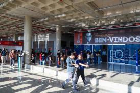Primeiro dia da Bienal Mineira do Livro levou multidão de leitores ao Centerminas Expo, em Belo Horizonte