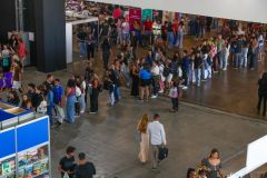 Primeiro dia da Bienal Mineira do Livro levou multidão de leitores ao Centerminas Expo, em Belo Horizonte