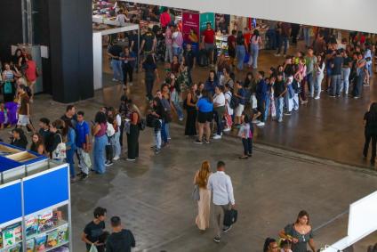 Primeiro dia da Bienal Mineira do Livro levou multidão de leitores ao Centerminas Expo, em Belo Horizonte