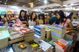 Primeiro dia da Bienal Mineira do Livro levou multidão de leitores ao Centerminas Expo, em Belo Horizonte