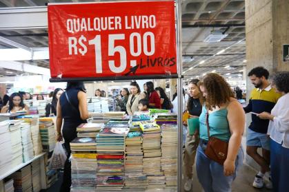 Primeiro dia da Bienal Mineira do Livro levou multidão de leitores ao Centerminas Expo, em Belo Horizonte