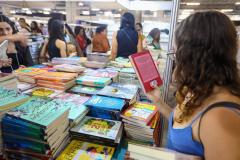 Primeiro dia da Bienal Mineira do Livro levou multidão de leitores ao Centerminas Expo, em Belo Horizonte
