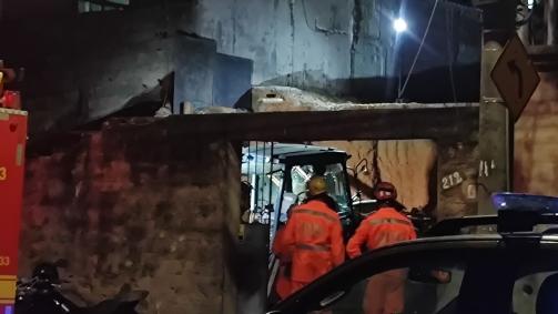 Trabalhador morre soterrado em obra em lote residencial no Tirol, em BH