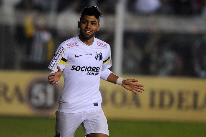 Gabigol em ação pelo Santos em 2014