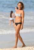 Andréa Beltrão curte manhã de praia