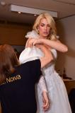 Ana Hickmann surge com vestido de noiva em evento