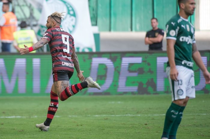 Gabigol celebra gol sobre o Palmeiras, pelo Flamengo, em 2019
