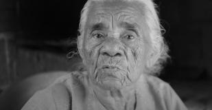 Maria Toinha, de 89 anos, e o neto Marcos Andrade