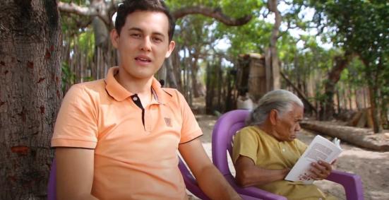 Maria Toinha, de 89 anos, e o neto Marcos Andrade