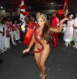 Lexa assume o reinado de Madrinha de Bateria da Escola de Samba Dragões da Real em São Paulo