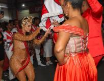 Lexa assume o reinado de Madrinha de Bateria da Escola de Samba Dragões da Real em São Paulo