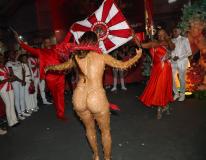 Lexa assume o reinado de Madrinha de Bateria da Escola de Samba Dragões da Real em São Paulo