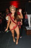Lexa assume o reinado de Madrinha de Bateria da Escola de Samba Dragões da Real em São Paulo