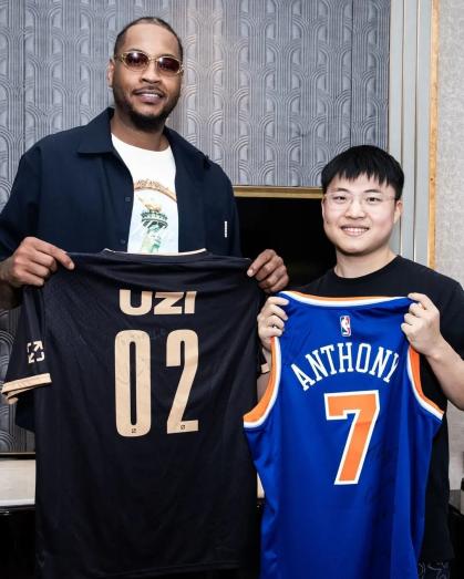 Fotos do encontro entre Uzi e Carmelo Anthony