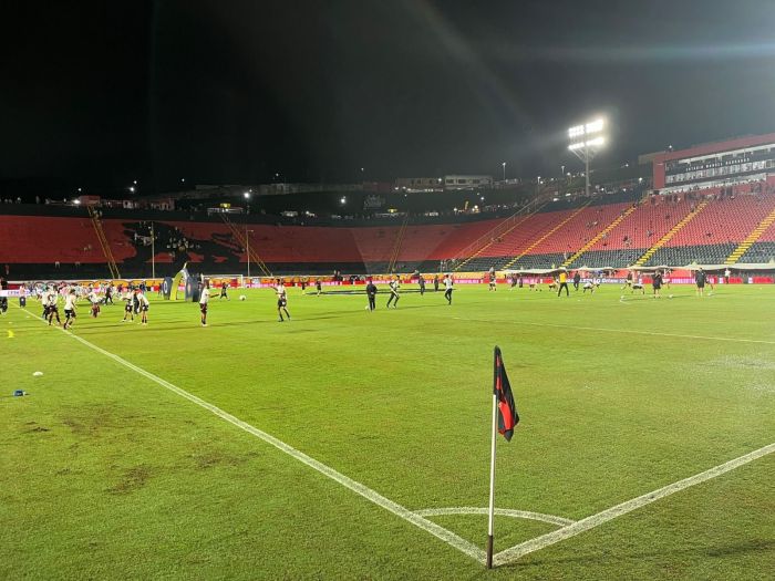 Gramado do Barradão antes de Vitória x Cruzeiro