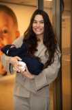Raissa Barbosa deixa maternidade com filho
