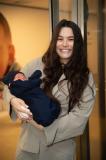Raissa Barbosa deixa maternidade com filho
