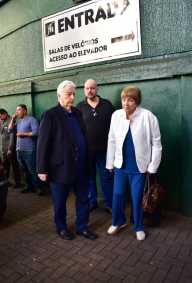 Famosos e fãs comparecem a enterro de Francisco Cuoco