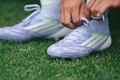 F50 SPARKFUSION, chuteira criada exclusivamente para o futebol feminino