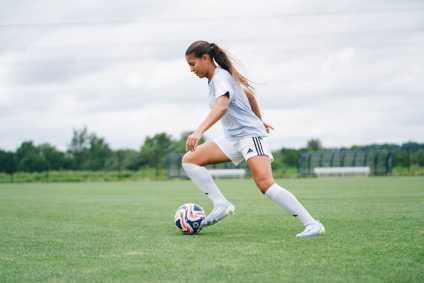 F50 SPARKFUSION, chuteira criada exclusivamente para o futebol feminino