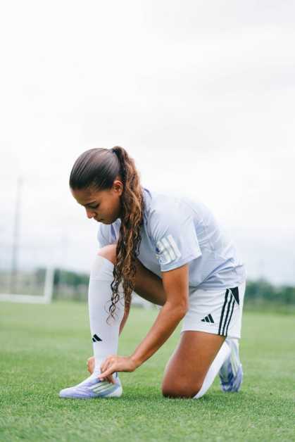F50 SPARKFUSION, chuteira criada exclusivamente para o futebol feminino