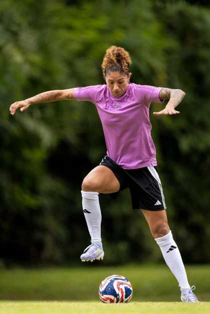 F50 SPARKFUSION, chuteira criada exclusivamente para o futebol feminino