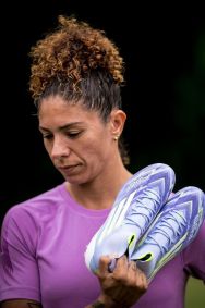 F50 SPARKFUSION, chuteira criada exclusivamente para o futebol feminino