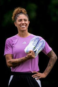 F50 SPARKFUSION, chuteira criada exclusivamente para o futebol feminino
