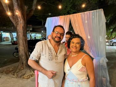 Casal se casa no bar onde se conheceu em BH