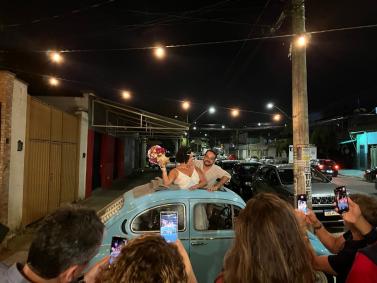 Casal se casa no bar onde se conheceu em BH