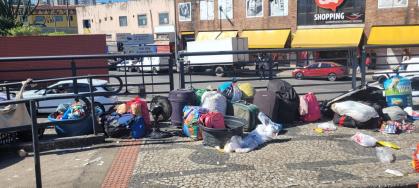 Grupo de 32 indígenas venezuelanos desembarga na rodoviária de BH
