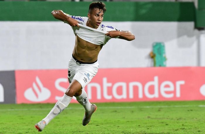 Kaio Jorge celebrando gol contra o Defensa y Justicia-ARG pelo Santos, em 2020