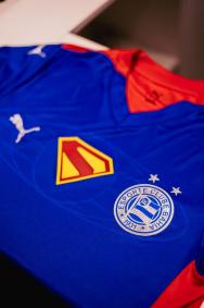 Nova camisa do Bahia com temática do Superman