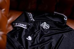 Nova camisa número 3 do Ceará em releitura de 1996