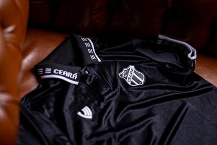 Nova camisa número 3 do Ceará em releitura de 1996