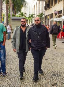 Thiago Abravavel e o marido no velório de Preta Gil