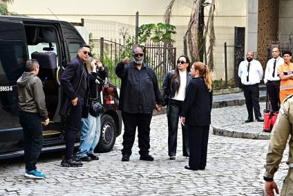 Pericles, Xandy e Carla Peres no velório de Preta Gil