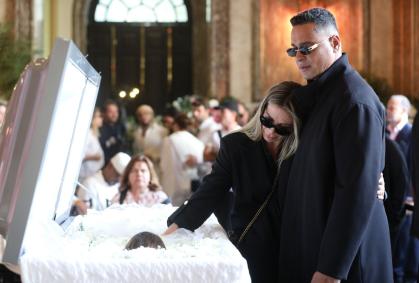 Péricles, Xandy e Carla Peres no velório de Preta Gil