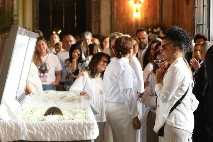 Maria Gil no velório de Preta Gil