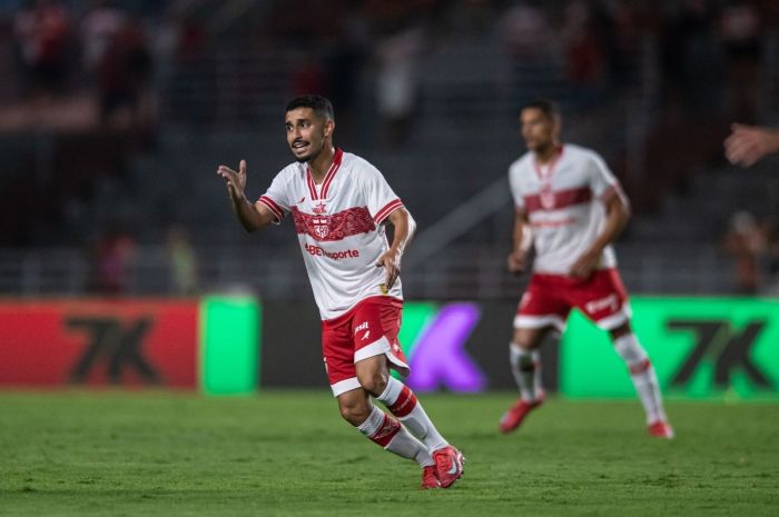 Danielzinho durante partida pelo CRB
