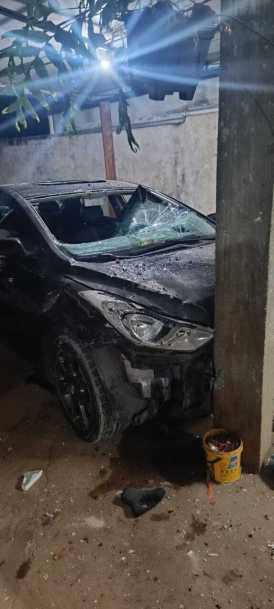 Homem joga carro contra casa no Paraná