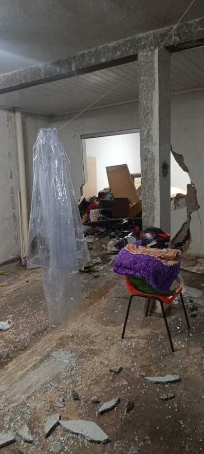 Homem joga carro contra casa no Paraná