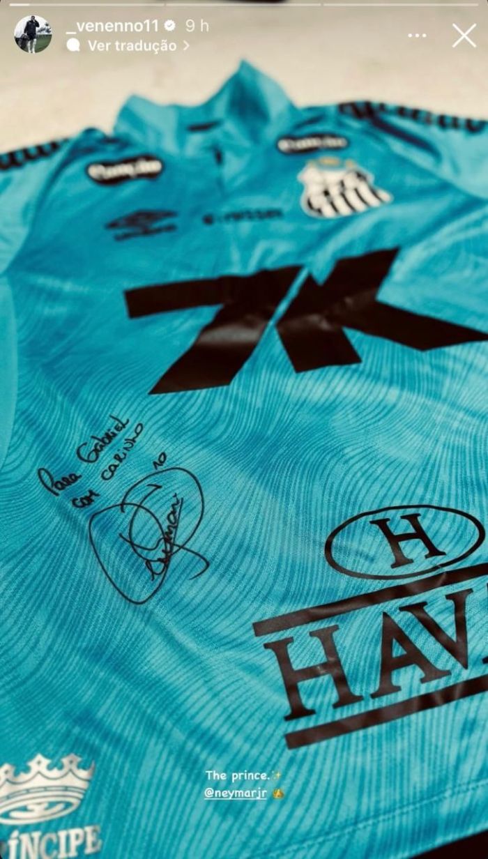 Camisa com assinatura de Neymar dada a Gabriel Veneno, do Atlético